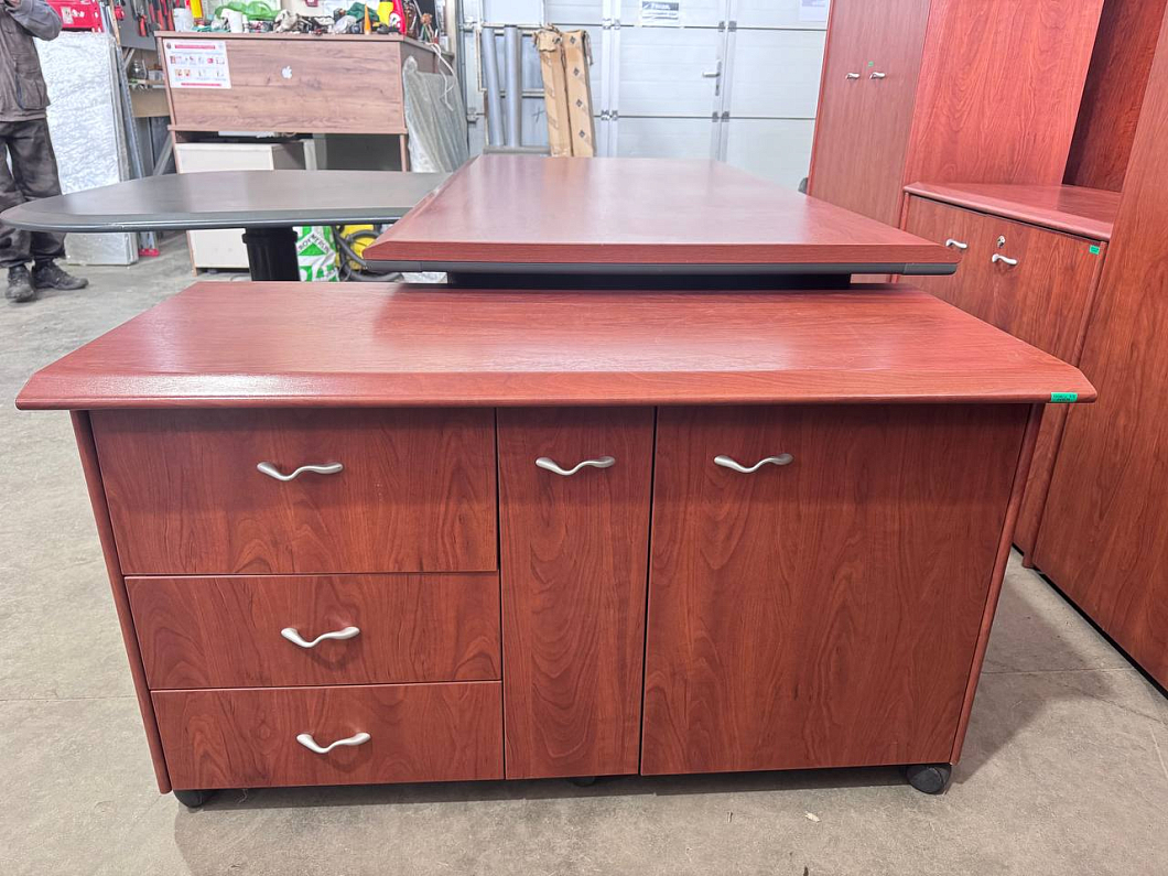 Кабинет руководителя ЛДСП Вишня (КРВШСР-041025)