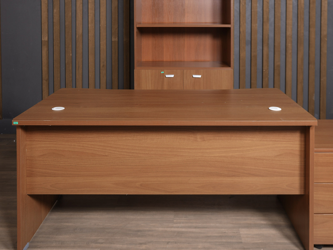 Кабинет руководителя ЛДСП Орех (КРОР-161125)