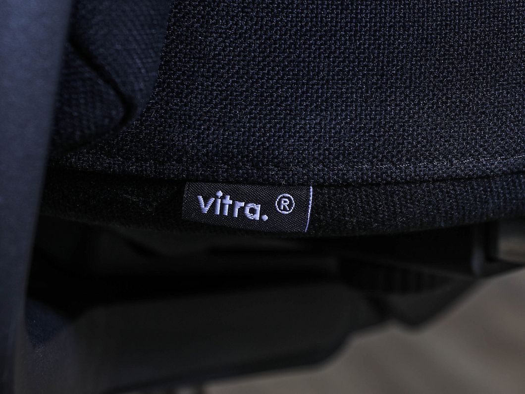 Офисное кресло Vitra ID Soft Ткань Чёрный Швейцария (КПЧ-300924)