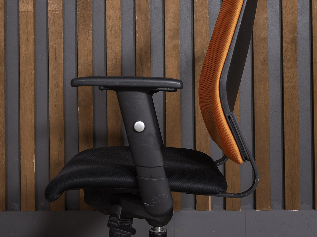 Офисное кресло Юнитекс Париж М Ткань Чёрный Россия (КПТЧОЖ1-160925)