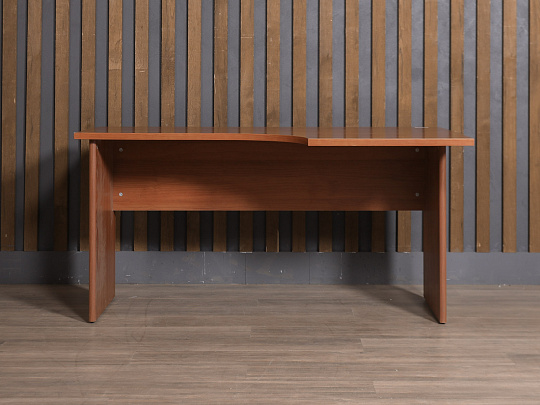 Стол эргономичный ЛДСП Орех