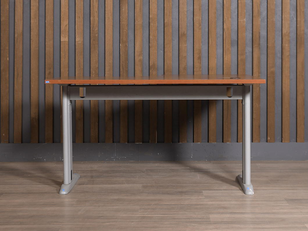 Стол эргономичный ЛДСП Вишня (СЭВШ-201125)