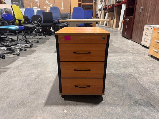 Стол с тумбой ЛДСП Ольха Россия