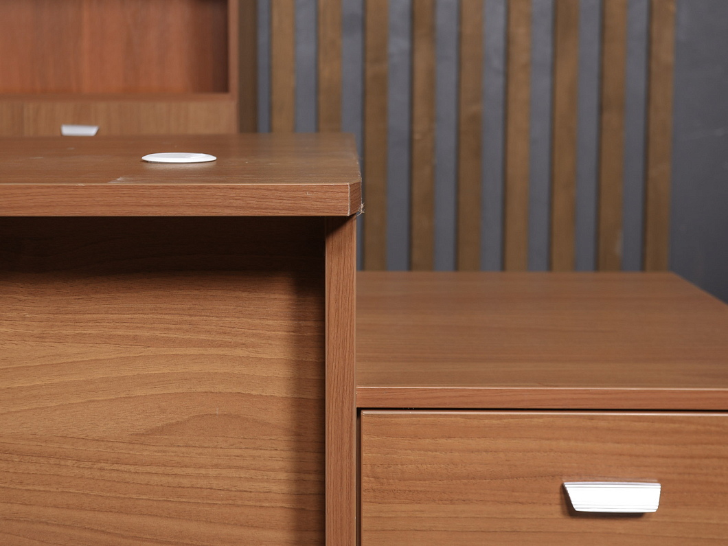 Кабинет руководителя ЛДСП Орех (КРОР-161125)