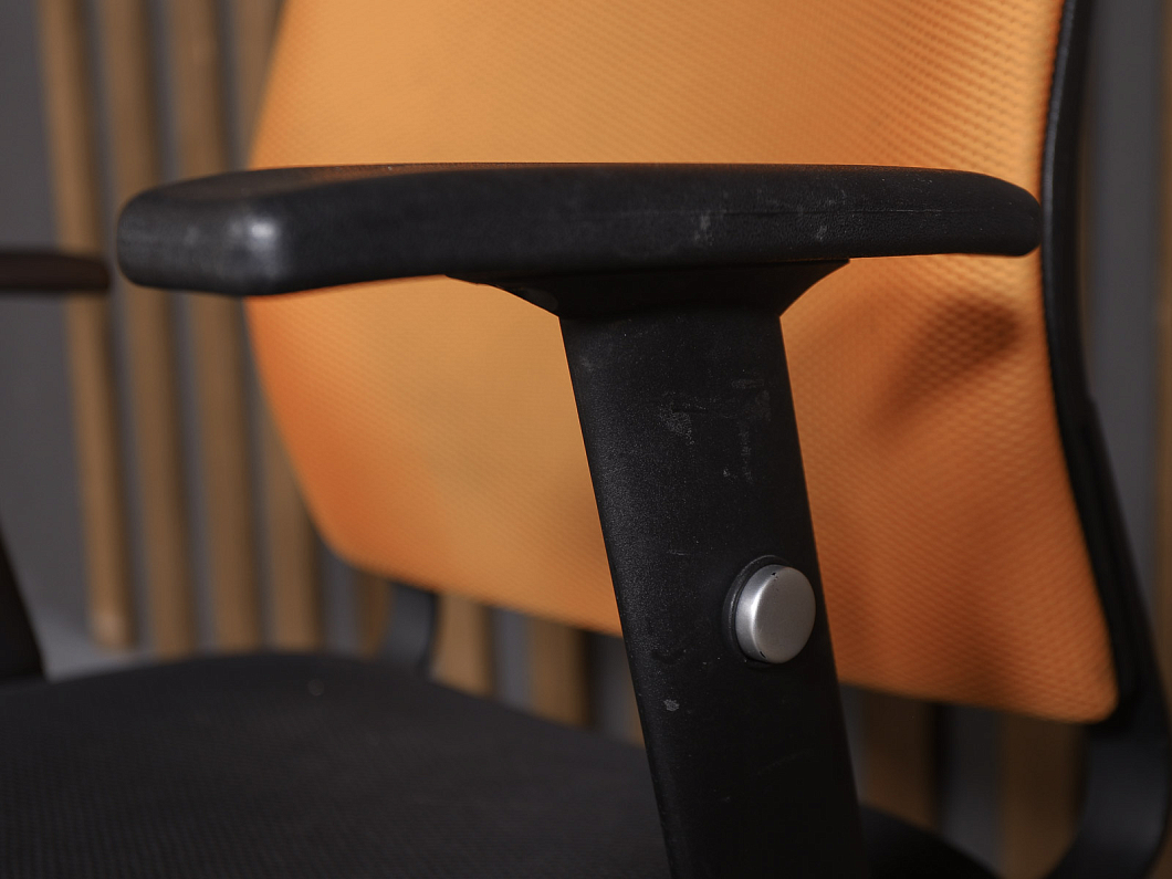 Офисное кресло Юнитекс Париж М Ткань Чёрный Россия (КПТЧОЖ1-160925)