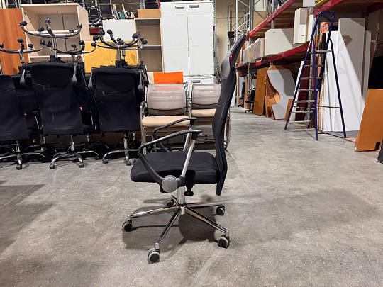 Офисное кресло ДЭФО Сетка Чёрный