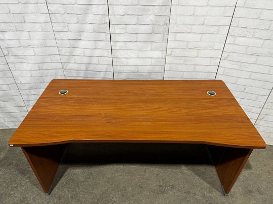 Стол прямоугольный ЛДСП Орех