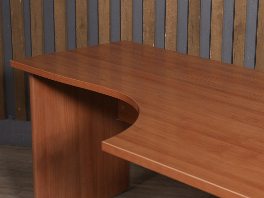 Стол эргономичный ЛДСП Орех