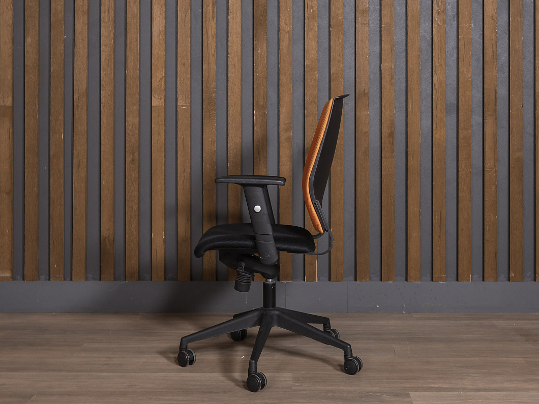 Офисное кресло Юнитекс Париж М Ткань Чёрный Россия (КПТЧОЖ1-160925)