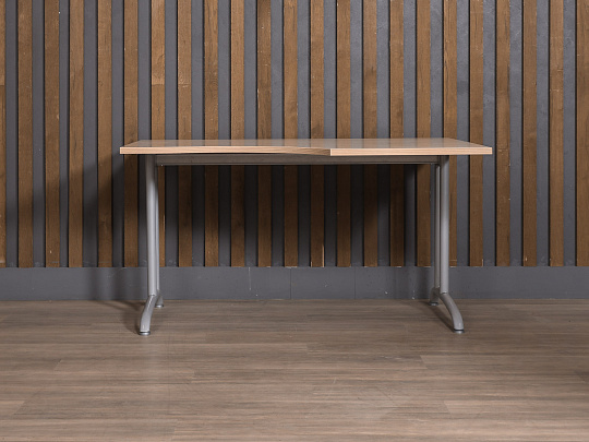 Стол эргономичный ЛДСП Дуб