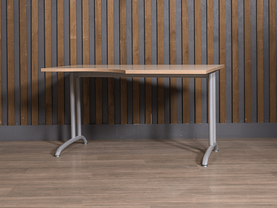 Стол эргономичный ЛДСП Дуб