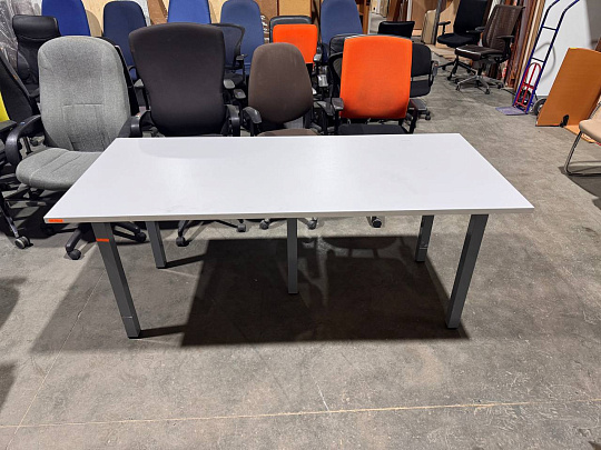 Стол для переговоров ЛДСП Белый Европа