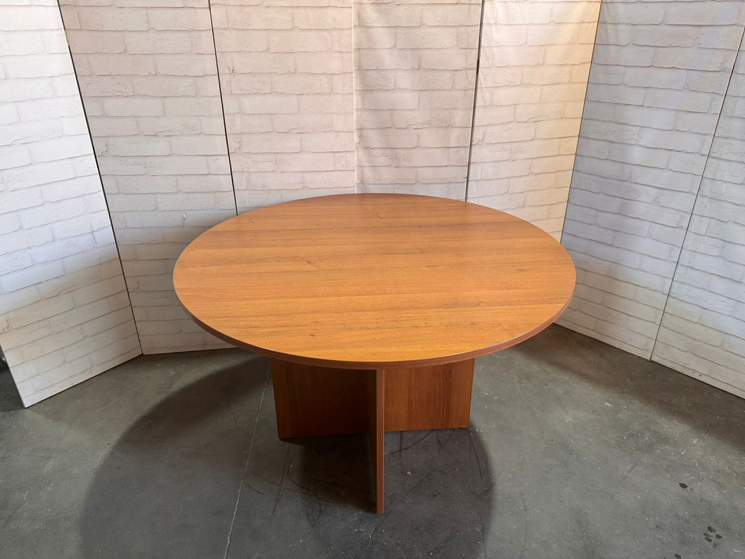 Стол для переговоров ЛДСП Орех Россия (3351-110925)