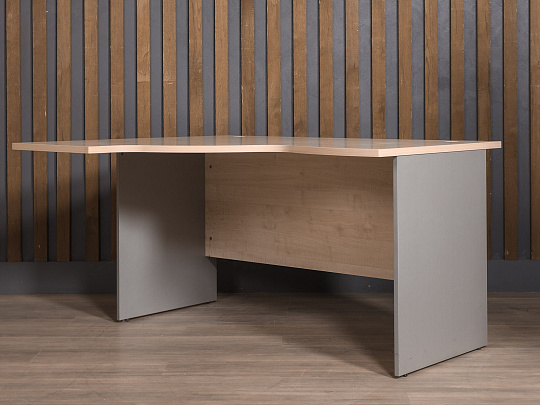 Стол угловой ЛДСП Дуб