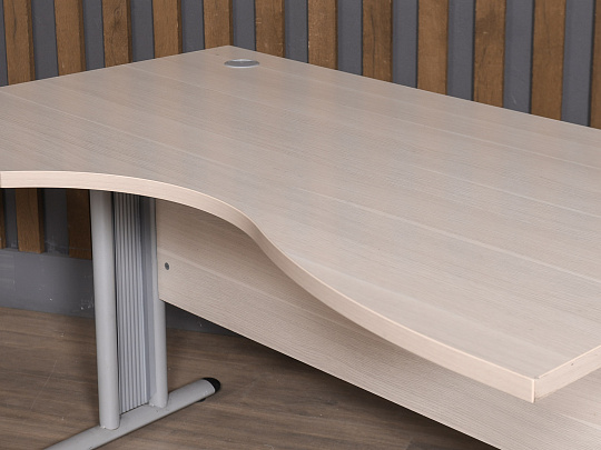 Стол эргономичный ЛДСП Клен