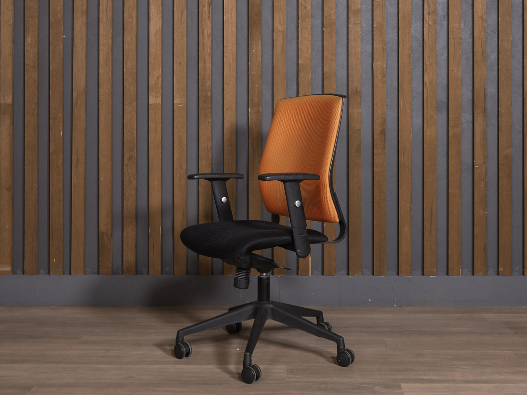 Офисное кресло Юнитекс Париж М Ткань Чёрный Россия (КПТЧОЖ1-160925)