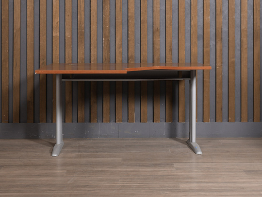 Стол эргономичный ЛДСП Вишня