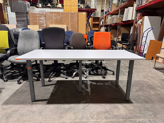 Стол для переговоров ЛДСП Белый Европа