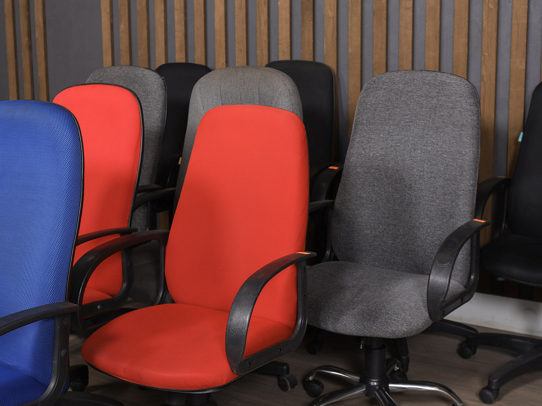 Кресло руководителя Ткань Цвет в ассортименте Россия (КРТА-00004)