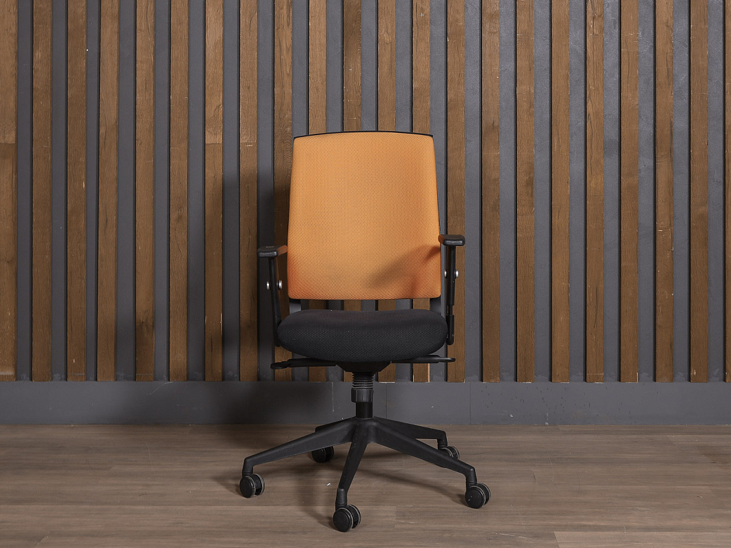 Офисное кресло Юнитекс Париж М Ткань Чёрный Россия (КПТЧОЖ1-160925)