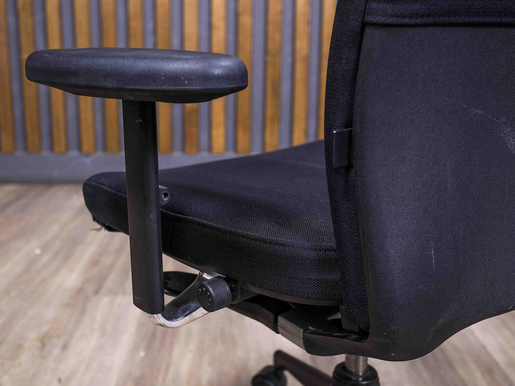 Офисное кресло Vitra ID Soft Ткань Чёрный Швейцария (КПЧ4-300924)