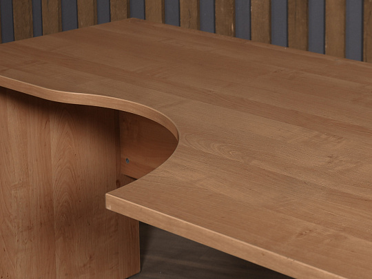 Стол эргономичный ЛДСП Ольха