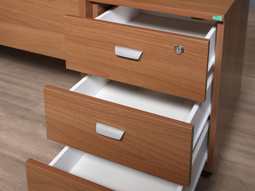 Кабинет руководителя ЛДСП Орех (КРОР-161125)